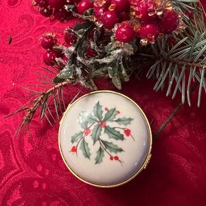 Lenox Holiday Round Trinket Box